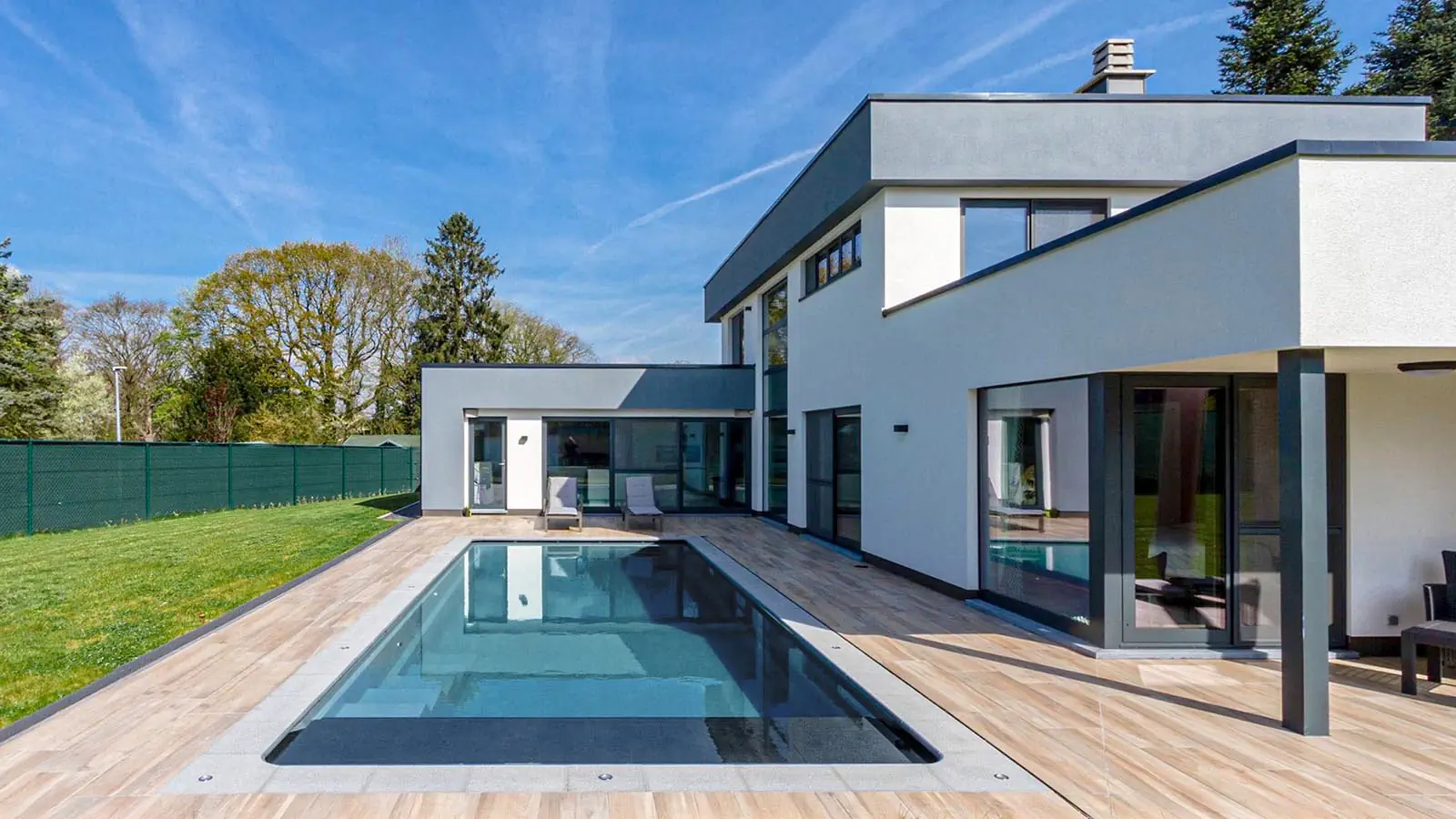 GraphiteGrey_Hero A Leisure Pools fiberglass inground swimming pool in Graphite Grey color