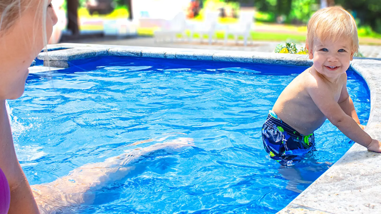 The Topaz™ tanning ledge