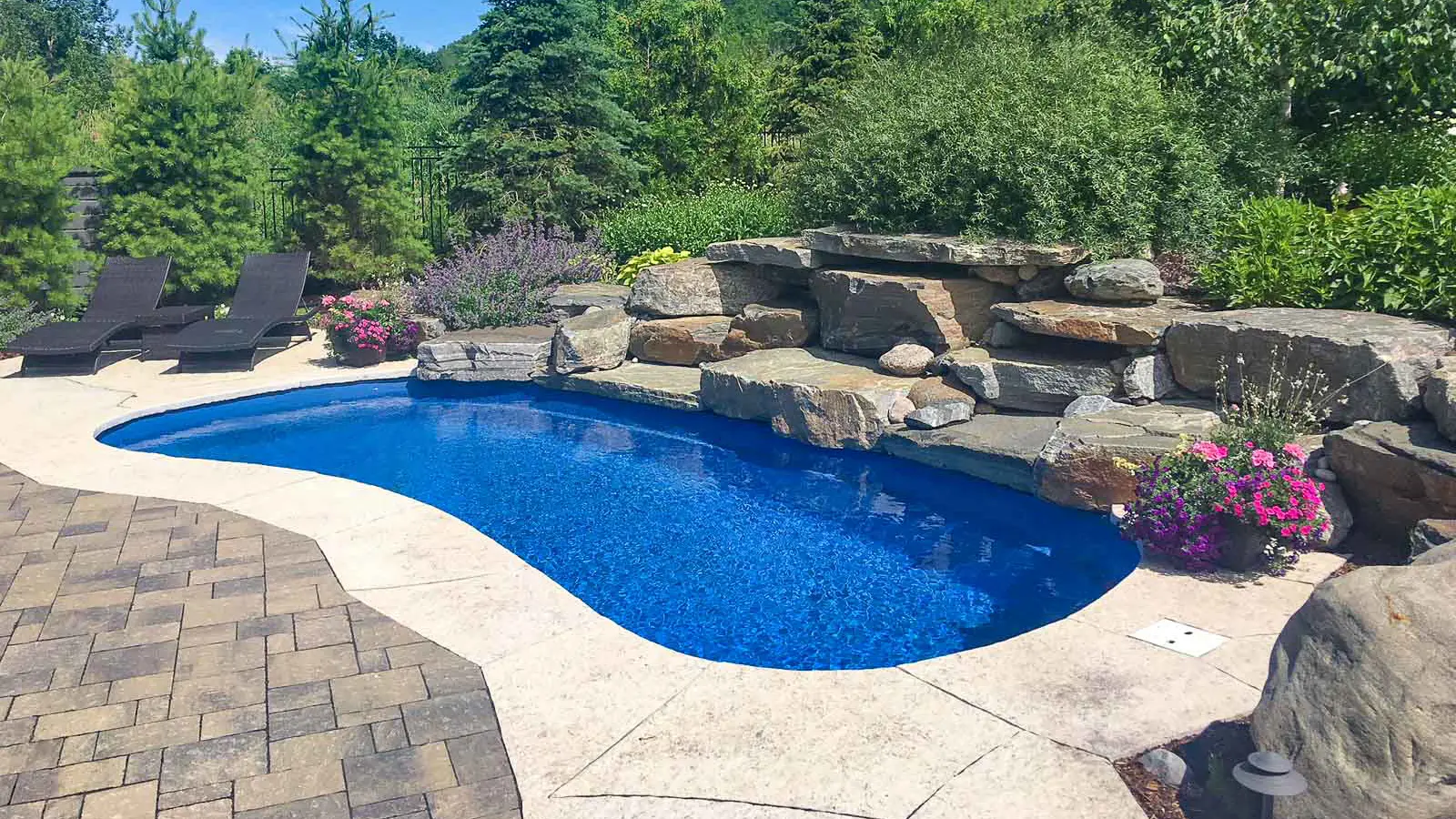 The Tuscany™, a fiberglass pool design manufactured by Leisure Pools